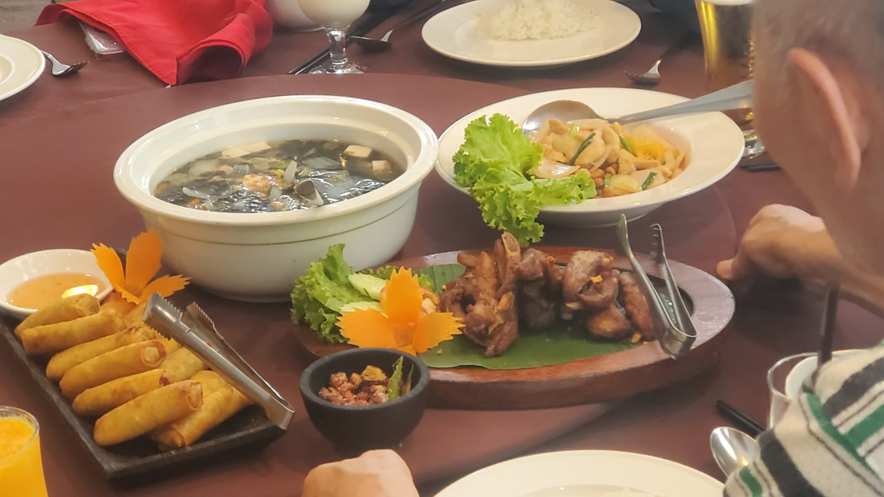 昼食：クメール料理