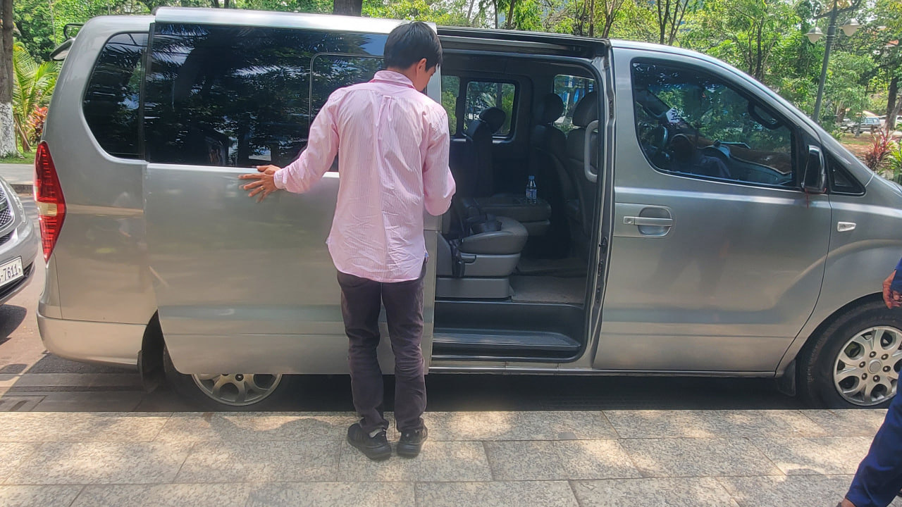 プノンペン市内ホテルお迎え【車】