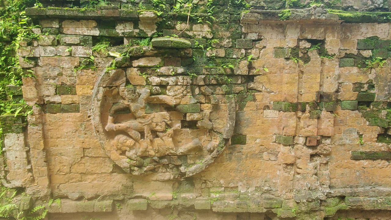 caving of the Sambo Preykuk temple-352