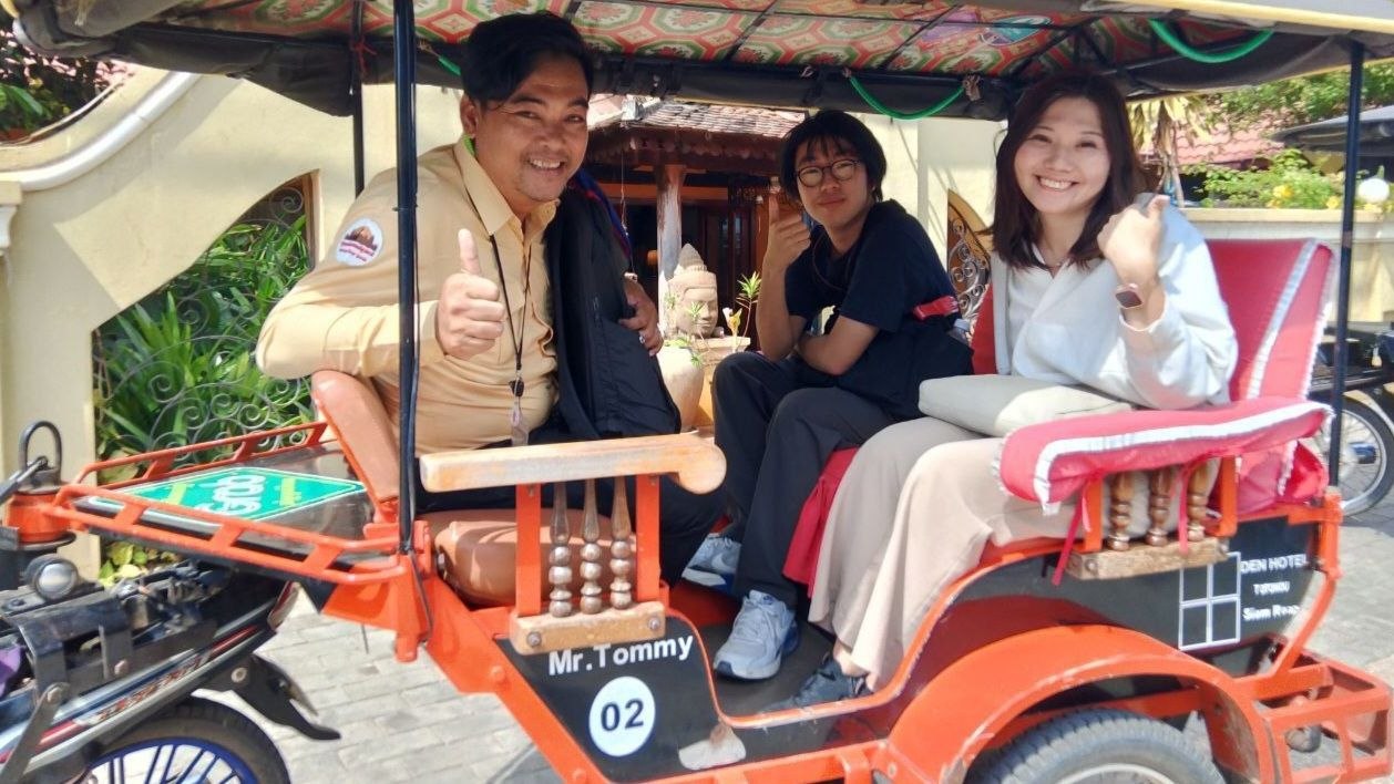 Friendly Guide with Guests